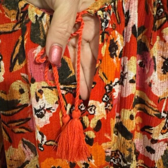❤️ELLEN TRACY  FLORAL PRINT TOP w/NECKLINE TASSEL TIE - Picture 6 of 8